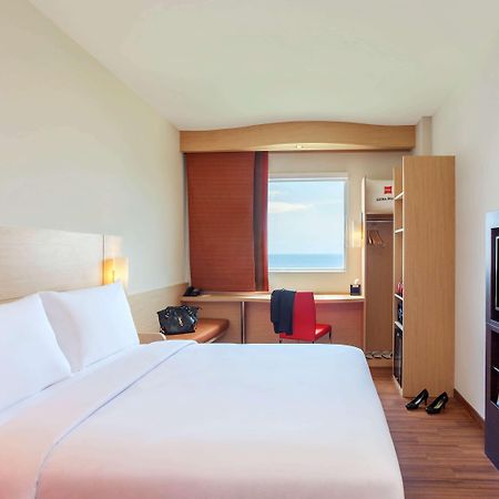Ibis Manado City Center Boulevard Exteriér fotografie